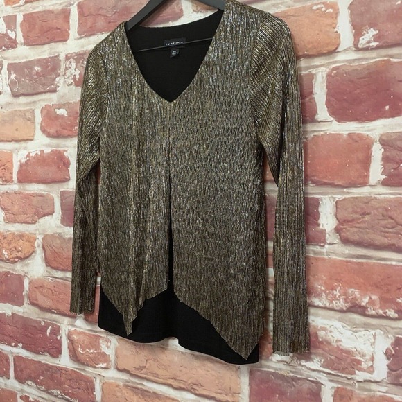 IN STUDIO Top Women's Medium Petite Gold Black Metallic Sparkly Split Blouse - Picture 3 of 8